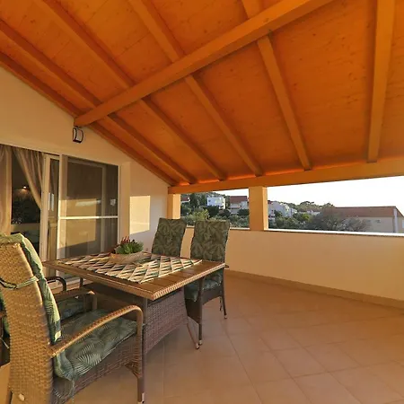 Apartment Branka Murter